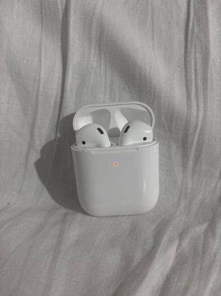Cascos inalámbricos blancos poco usados