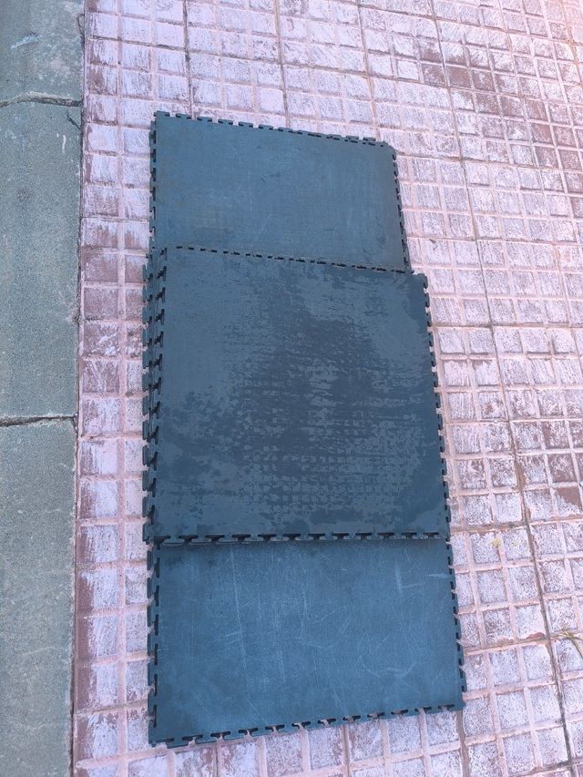Baldosas de caucho gris encastrables