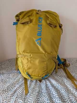 Mochila Blue Ice Kume 30L Amarillo