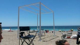 Carpa de playa con techo de brezo
