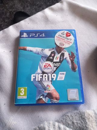 FIFA 19 PS4 y mando ps5
