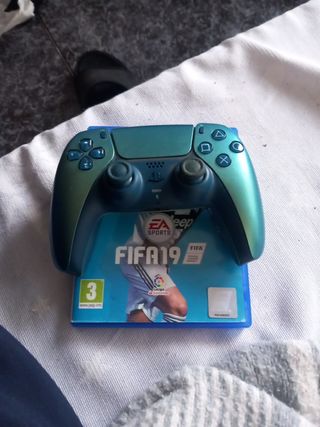 FIFA 19 PS4 y mando ps5