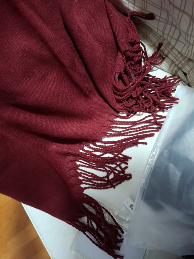 Phasmina burdeos poliéster y viscosa con flecos