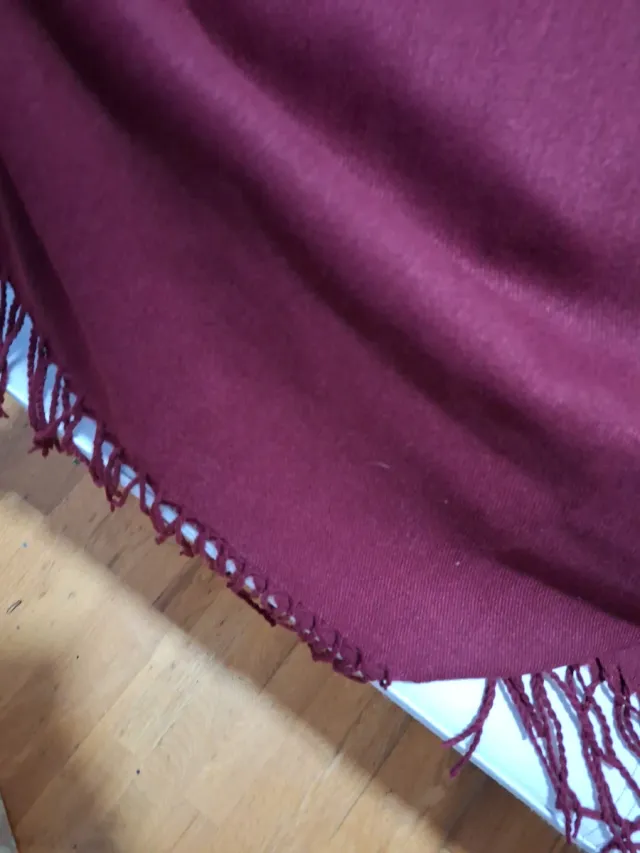 Phasmina burdeos poliéster y viscosa con flecos