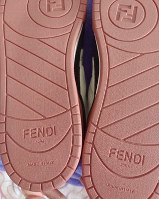 Zapatilla deportiva Fendi Match
Negociable 