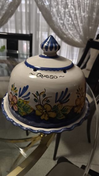 Quesera de cerámica decorada