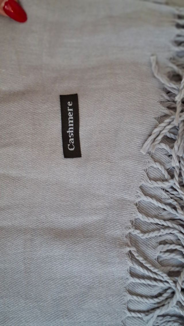 Phasmina gris perla con fleco