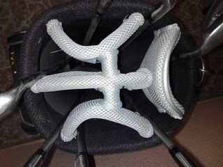 Palos de golf Taylormade y bolsa Miura