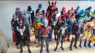 27 Figuras Superhéroes y Villanos 30cm