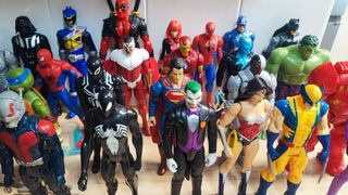 27 Figuras Superhéroes y Villanos 30cm