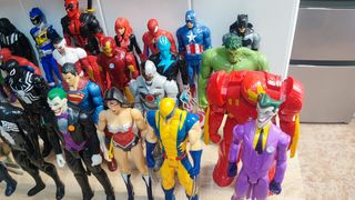 27 Figuras Superhéroes y Villanos 30cm