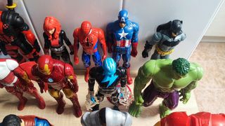 27 Figuras Superhéroes y Villanos 30cm
