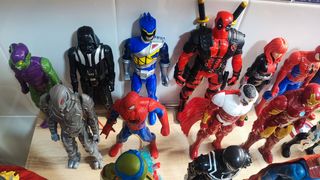 27 Figuras Superhéroes y Villanos 30cm