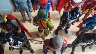 27 Figuras Superhéroes y Villanos 30cm