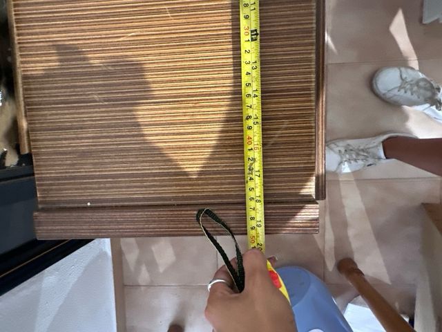 Mesita de noche antigua de madera