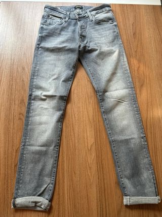 Pantalones grises para hombre