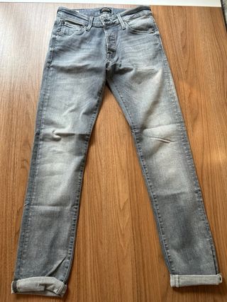 Pantalones grises para hombre