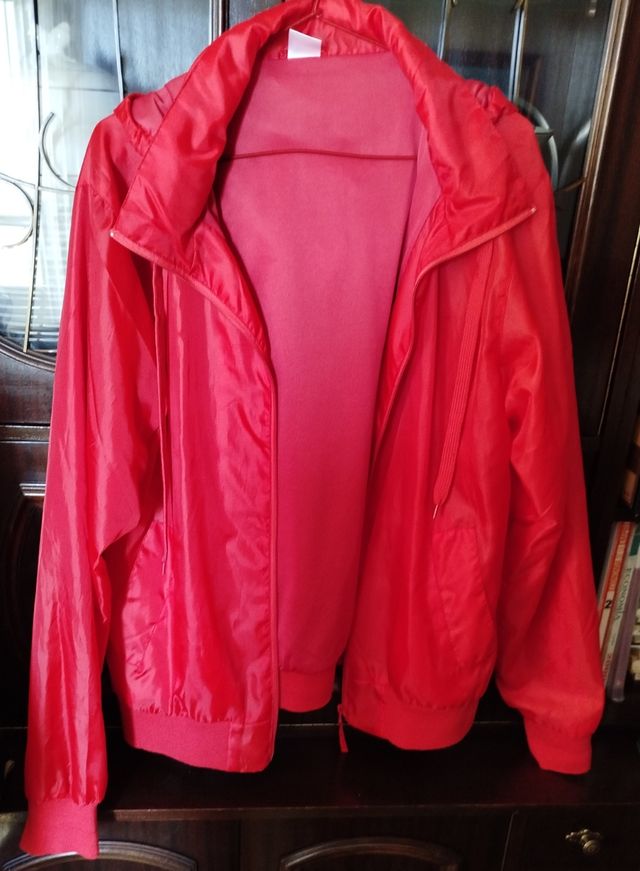 Casacos unissex, vermelhos e verdes