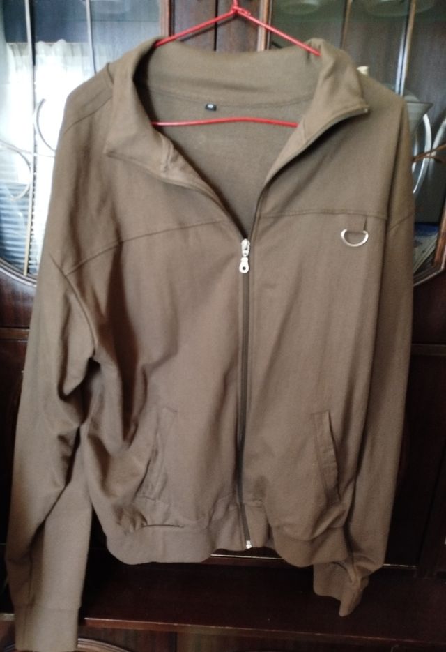 Casacos unissex, vermelhos e verdes