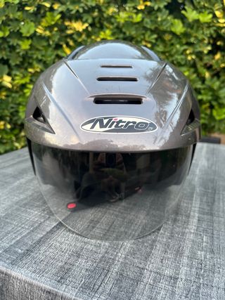 Casco de Moto Nitro Gris con Visera