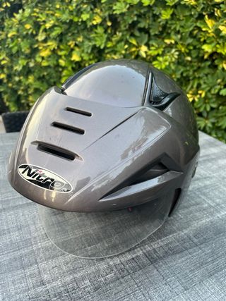 Casco de Moto Nitro Gris con Visera