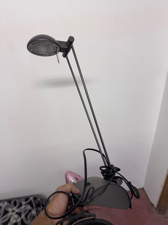 Pareja de flexos metálicos y plásticos
