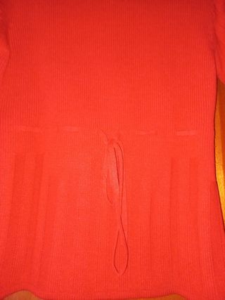 Jersey rojo cuello alto talla M