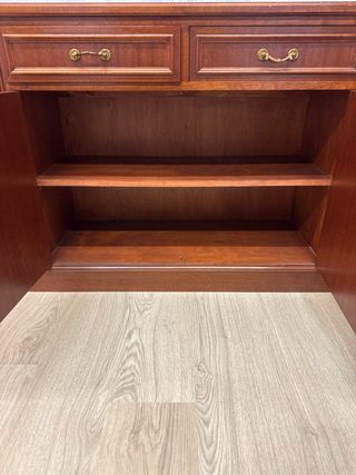 Armario pequeño de madera