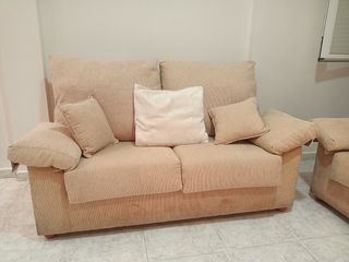 Sofás de pana beige, 2 y 3 plazas.