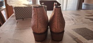 Botines granate-rojizo y dorados
