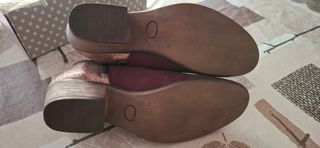 Botines granate-rojizo y dorados