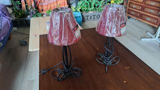 Lámparas de mesita de noche rojas