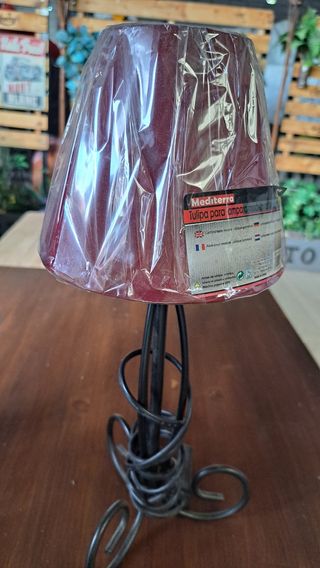 Lámparas de mesita de noche rojas