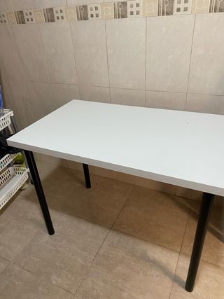 Mesa blanca madera patas negras