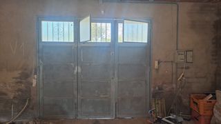 Puerta metálica de hierro