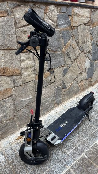 Monopatín Eléctrico con Cargador y Casco