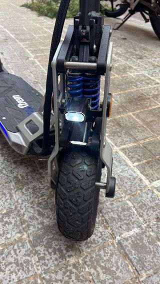Monopatín Eléctrico con Cargador y Casco