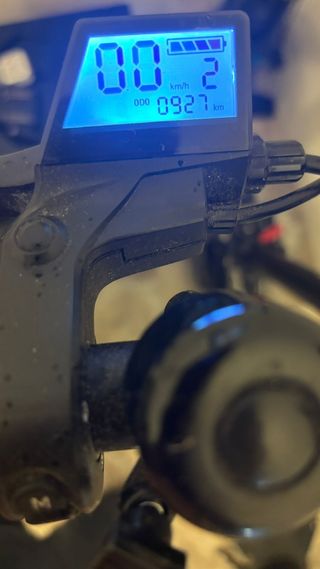 Monopatín Eléctrico con Cargador y Casco
