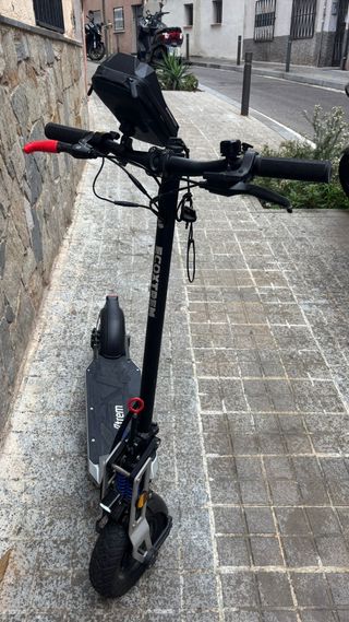 Monopatín Eléctrico con Cargador y Casco