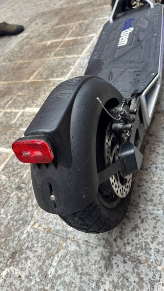Monopatín Eléctrico con Cargador y Casco