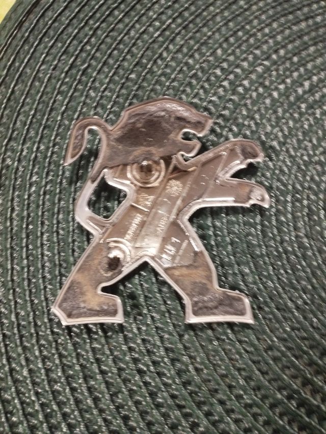 Emblema Peugeot 2008