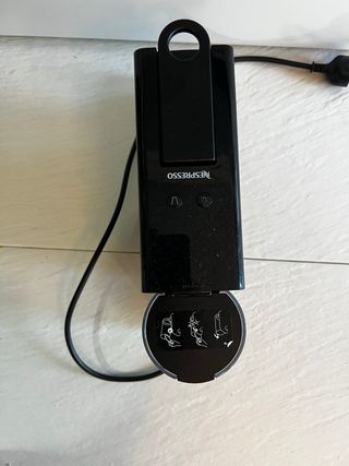 Cafetera Nespresso Essenza Negra