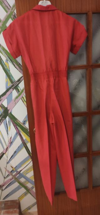 Mono rojo tejido fresco vintage. 

