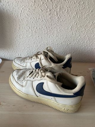 Deportivas Nike Air Force 1 Blancas y Azules