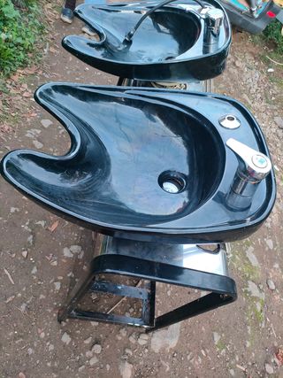 Lavabo de peluquería negro con mueble