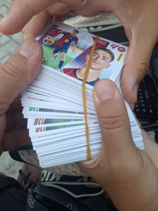 Cromos de fútbol Panini se intercambian o negocian