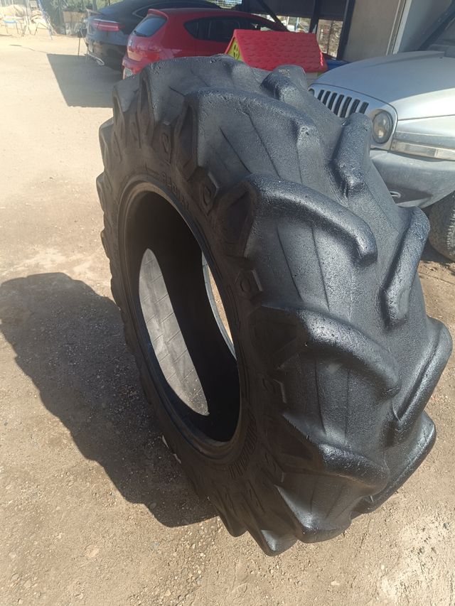 Rueda Tractor Pirelli TM 200 14.9 R28
