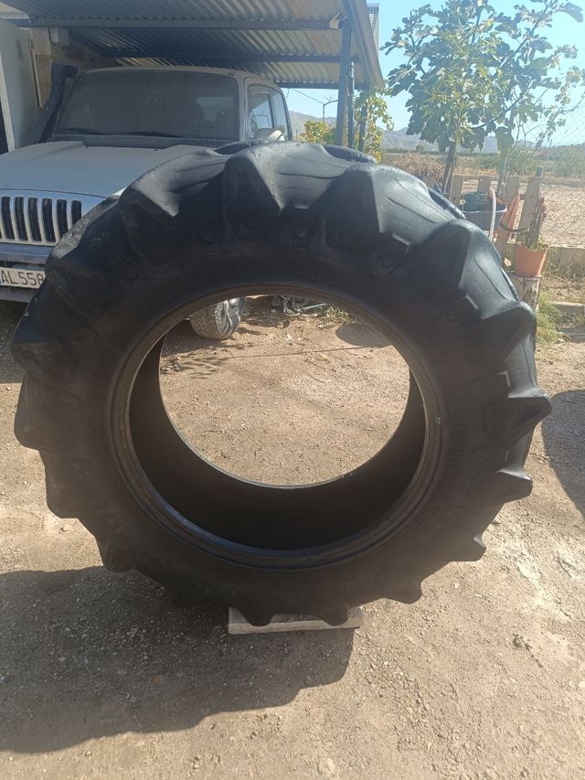 Rueda Tractor Pirelli TM 200 14.9 R28
