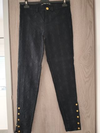 Pantalón pitillo Zara negro con botones