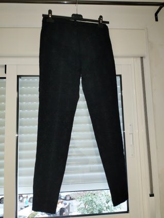 Pantalón pitillo Zara negro con botones
